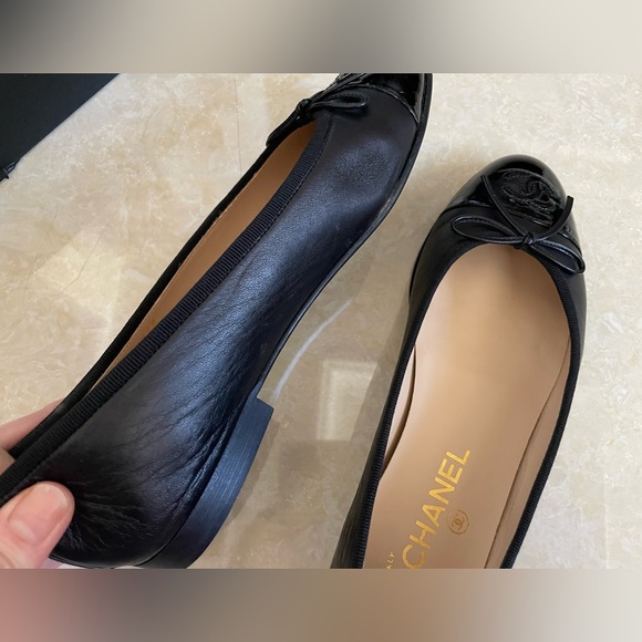 Chanel Ballet Flats Lambskin & Patent Calfskin - Picture 8 of 16